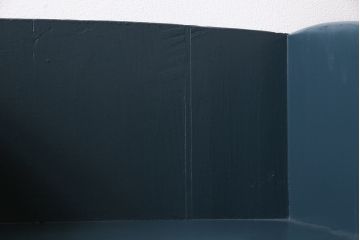 ペイント家具　レトロな佇まいの小振りな収納棚(戸棚、小引き出し)