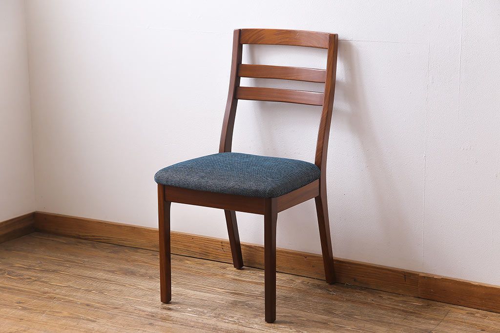 ヴィンテージ家具　北欧ビンテージ　チーク材　シンプルでスタイリッシュなダイニングチェア(チェア、椅子)