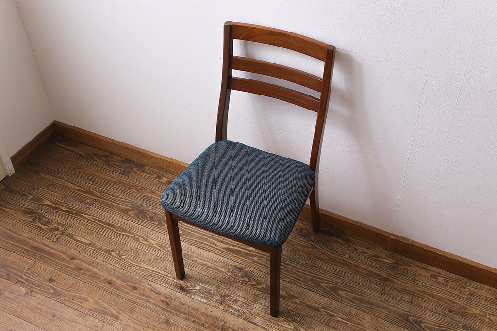 ヴィンテージ家具　北欧ビンテージ　チーク材　シンプルでスタイリッシュなダイニングチェア(チェア、椅子)