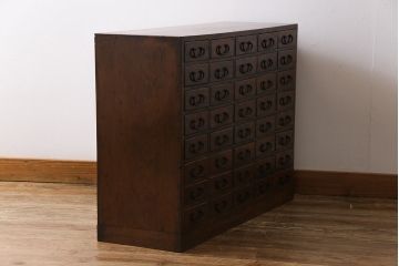 アンティーク家具　和製アンティーク　大正昭和初期　ケヤキ材の杢目が楽しめる40杯の小引き出し(薬箪笥、ドロワー、チェスト)