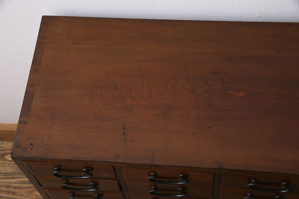 アンティーク家具　和製アンティーク　大正昭和初期　ケヤキ材の杢目が楽しめる40杯の小引き出し(薬箪笥、ドロワー、チェスト)