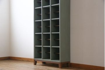 ペイント家具　リメイク　落ち着いた色合いの縦長マス目棚(下駄箱、オープンラック、収納棚、ロッカー)(R-032425)