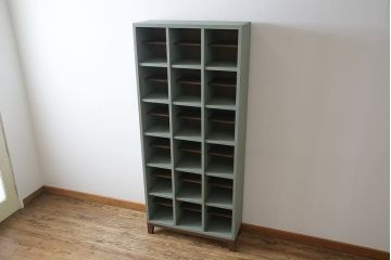 ペイント家具　リメイク　落ち着いた色合いの縦長マス目棚(下駄箱、オープンラック、収納棚、ロッカー)(R-032425)