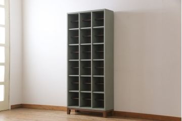 ペイント家具　リメイク　落ち着いた色合いの縦長マス目棚(下駄箱、オープンラック、収納棚、ロッカー)(R-032425)