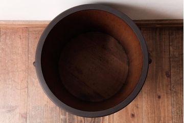 アンティーク雑貨　和製アンティーク　黒ずんだ金具の風合いが魅力的な味わいのある一斗升(一斗マス)