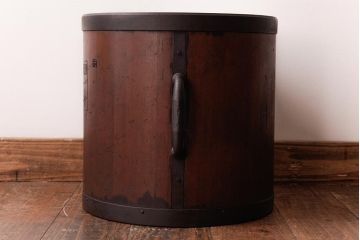 アンティーク雑貨　和製アンティーク　黒ずんだ金具の風合いが魅力的な味わいのある一斗升(一斗マス)