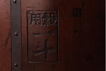 アンティーク雑貨　和製アンティーク　黒ずんだ金具の風合いが魅力的な味わいのある一斗升(一斗マス)