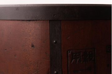 アンティーク雑貨　和製アンティーク　黒ずんだ金具の風合いが魅力的な味わいのある一斗升(一斗マス)