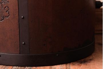 アンティーク雑貨　和製アンティーク　黒ずんだ金具の風合いが魅力的な味わいのある一斗升(一斗マス)