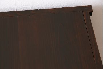 アンティーク家具　和製アンティーク　ヒノキ材　丸い金具が素朴な味わいを漂わせる衣装箪笥(和タンス、整理箪笥)