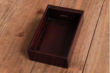 アンティーク雑貨　古民具・骨董　花梨材　引出し付き　蝶の透かし彫りが目を引く手提げ煙草盆(手付香盆、カリン材)