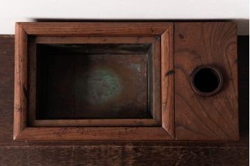 アンティーク雑貨　和製アンティーク　和の雰囲気を引き立てる総ケヤキ材の煙草盆(木製火鉢、植木鉢)