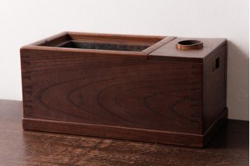アンティーク雑貨　和製アンティーク　和の雰囲気を引き立てる総ケヤキ材の煙草盆(木製火鉢、植木鉢)