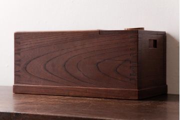 アンティーク雑貨　和製アンティーク　和の雰囲気を引き立てる総ケヤキ材の煙草盆(木製火鉢、植木鉢)