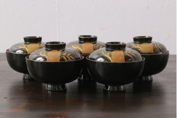 和製アンティーク　松竹梅　華やかな金彩の蓋付き木製椀(漆器、和食器)5客セット