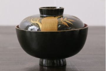 和製アンティーク　松竹梅　華やかな金彩の蓋付き木製椀(漆器、和食器)5客セット