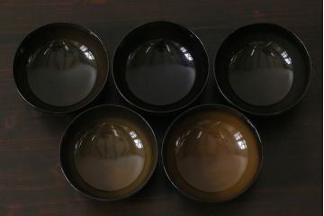 和製アンティーク　大正昭和初期　蝶や草花の蒔絵が品のある木製のお椀5客セット(漆器)
