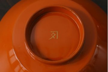 和製アンティーク　朱塗り　優美な図柄が上品な印象を放つ木製椀5客セット(漆器、和食器)