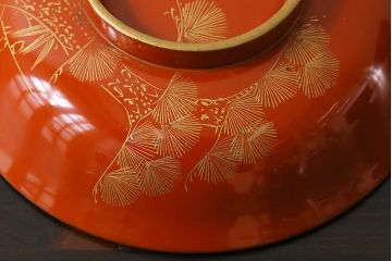和製アンティーク　松竹梅　縁起の良い意匠の沈金朱塗椀5客セット(蓋付き椀、漆器、和食器)(1)