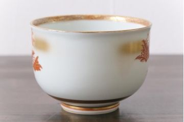 和製アンティーク　九谷赤絵　牡丹花鳥　孔雀　箱付き　徳利・お猪口・盃洗　酒器セット(九谷焼、盃、和食器)