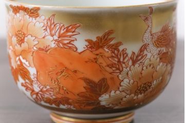 和製アンティーク　九谷赤絵　牡丹花鳥　孔雀　箱付き　徳利・お猪口・盃洗　酒器セット(九谷焼、盃、和食器)