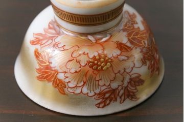 和製アンティーク　九谷赤絵　牡丹花鳥　孔雀　箱付き　徳利・お猪口・盃洗　酒器セット(九谷焼、盃、和食器)