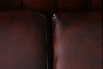 ヴィンテージ家具　イギリスビンテージ　本革　なめらかなレザーの風合いが魅力的なチェスターフィールドソファ(3人掛け)