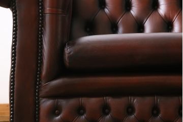 ヴィンテージ家具　イギリスビンテージ　本革　なめらかなレザーの風合いが魅力的なチェスターフィールドソファ(3人掛け)