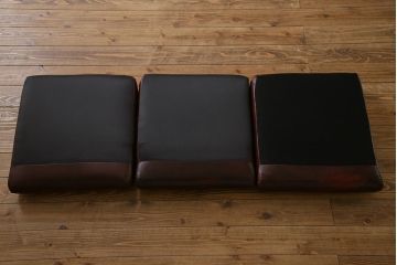 ヴィンテージ家具　イギリスビンテージ　本革　なめらかなレザーの風合いが魅力的なチェスターフィールドソファ(3人掛け)