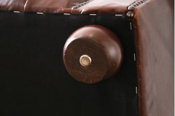 ヴィンテージ家具　イギリスビンテージ　本革　なめらかなレザーの風合いが魅力的なチェスターフィールドソファ(3人掛け)