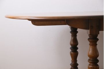 ヴィンテージ家具　イギリスビンテージ　ERCOL(アーコール)　エレガントなドローリーフテーブル(ダイニングテーブル)