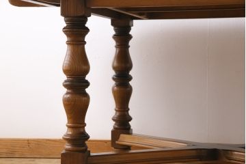 ヴィンテージ家具　イギリスビンテージ　ERCOL(アーコール)　エレガントなドローリーフテーブル(ダイニングテーブル)