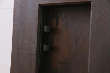 和製アンティーク　総ケヤキ材　和モダンの空間におすすめの一枚板の蔵戸(引き戸、建具、玄関戸)