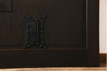 和製アンティーク　総ケヤキ材　和モダンの空間におすすめの一枚板の蔵戸(引き戸、建具、玄関戸)