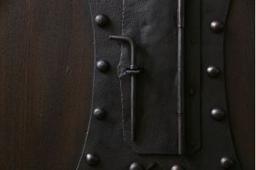 和製アンティーク　総ケヤキ材　和モダンの空間におすすめの一枚板の蔵戸(引き戸、建具、玄関戸)