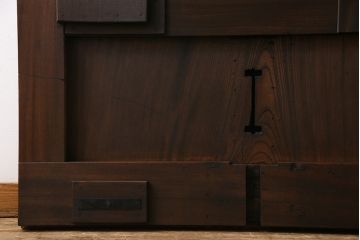 和製アンティーク　総ケヤキ材　和モダンの空間におすすめの一枚板の蔵戸(引き戸、建具、玄関戸)