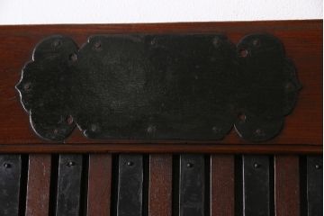 和製アンティーク　最高級品　ケヤキ材　貫禄ある堅牢な金具の装飾が見事な富山蔵戸(建具、引き戸、飾り、玄関戸)