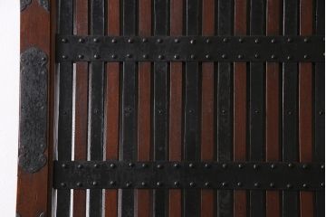 和製アンティーク　最高級品　ケヤキ材　貫禄ある堅牢な金具の装飾が見事な富山蔵戸(建具、引き戸、飾り、玄関戸)