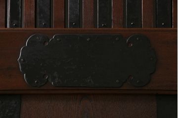 和製アンティーク　最高級品　ケヤキ材　貫禄ある堅牢な金具の装飾が見事な富山蔵戸(建具、引き戸、飾り、玄関戸)