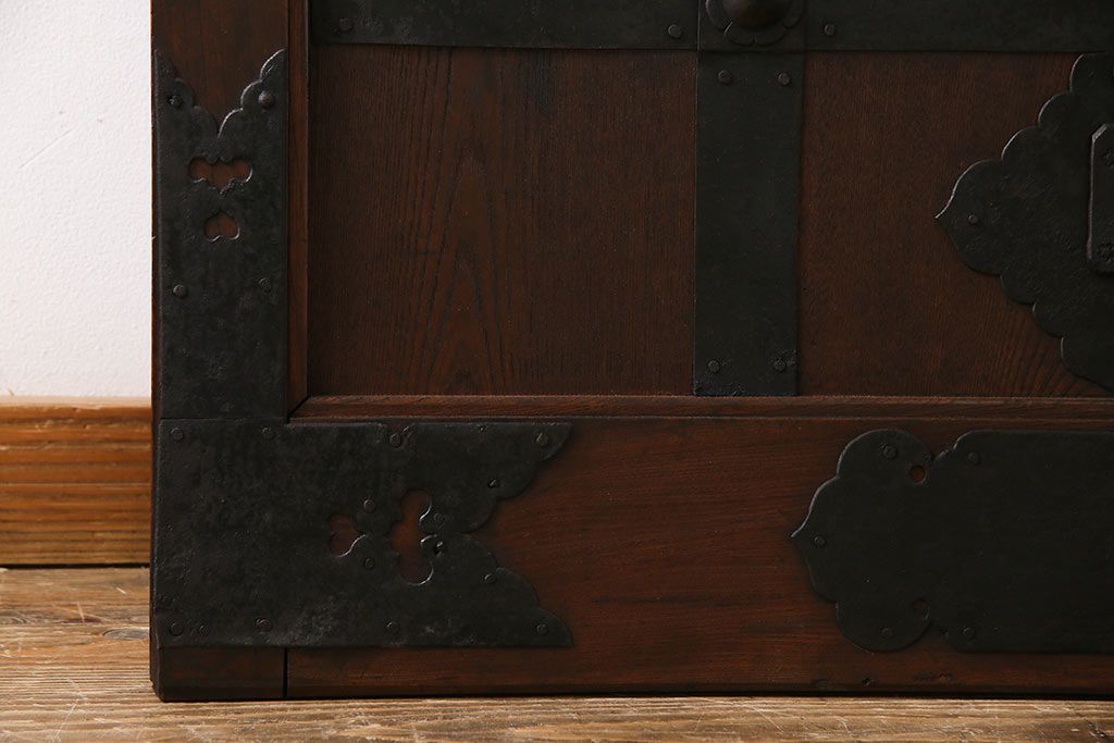 和製アンティーク　最高級品　ケヤキ材　貫禄ある堅牢な金具の装飾が見事な富山蔵戸(建具、引き戸、飾り、玄関戸)