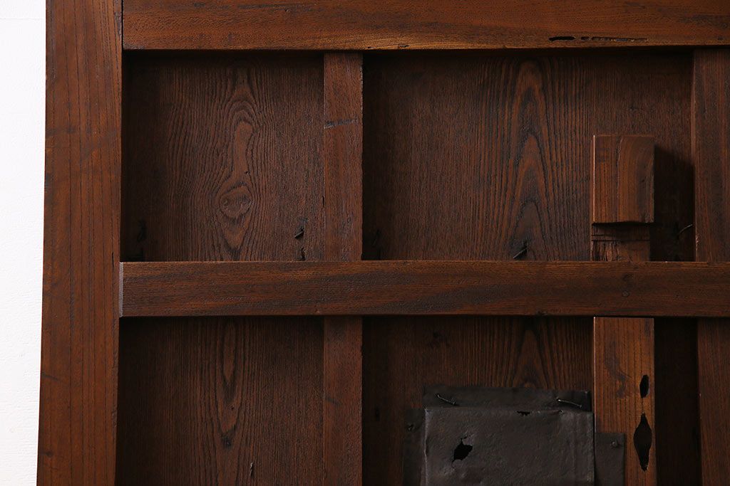 和製アンティーク　最高級品　ケヤキ材　貫禄ある堅牢な金具の装飾が見事な富山蔵戸(建具、引き戸、飾り、玄関戸)