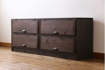 アンティーク家具　リメイク品　明治期の松材を利用したパタパタ扉のローボード(リビングボード、戸棚、収納棚)(1)