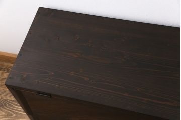アンティーク家具　リメイク品　明治期の松材を利用したパタパタ扉のローボード(リビングボード、戸棚、収納棚)(1)