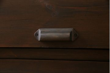 アンティーク家具　リメイク品　明治期の松材を利用したパタパタ扉のローボード(リビングボード、戸棚、収納棚)(1)