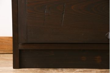 アンティーク家具　リメイク品　明治期の松材を利用したパタパタ扉のローボード(リビングボード、戸棚、収納棚)(1)