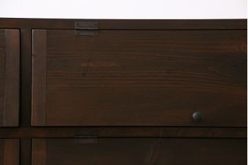 アンティーク家具　リメイク品　明治期の松材を利用したパタパタ扉のローボード(リビングボード、戸棚、収納棚)(2)