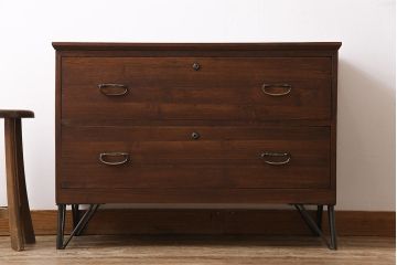 リメイク家具　鉄脚付き　レトロモダンな雰囲気が魅力的な箪笥ローボード(ローチェスト、衣装箪笥)