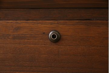 リメイク家具　鉄脚付き　レトロモダンな雰囲気が魅力的な箪笥ローボード(ローチェスト、衣装箪笥)