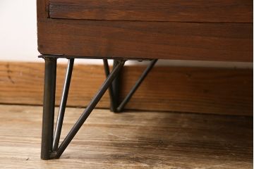 リメイク家具　鉄脚付き　レトロモダンな雰囲気が魅力的な箪笥ローボード(ローチェスト、衣装箪笥)