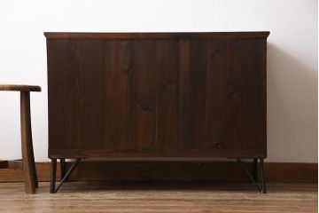 リメイク家具　鉄脚付き　レトロモダンな雰囲気が魅力的な箪笥ローボード(ローチェスト、衣装箪笥)